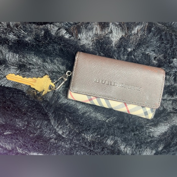 Authentic Burberry Key Wallet - Picture 1 of 6